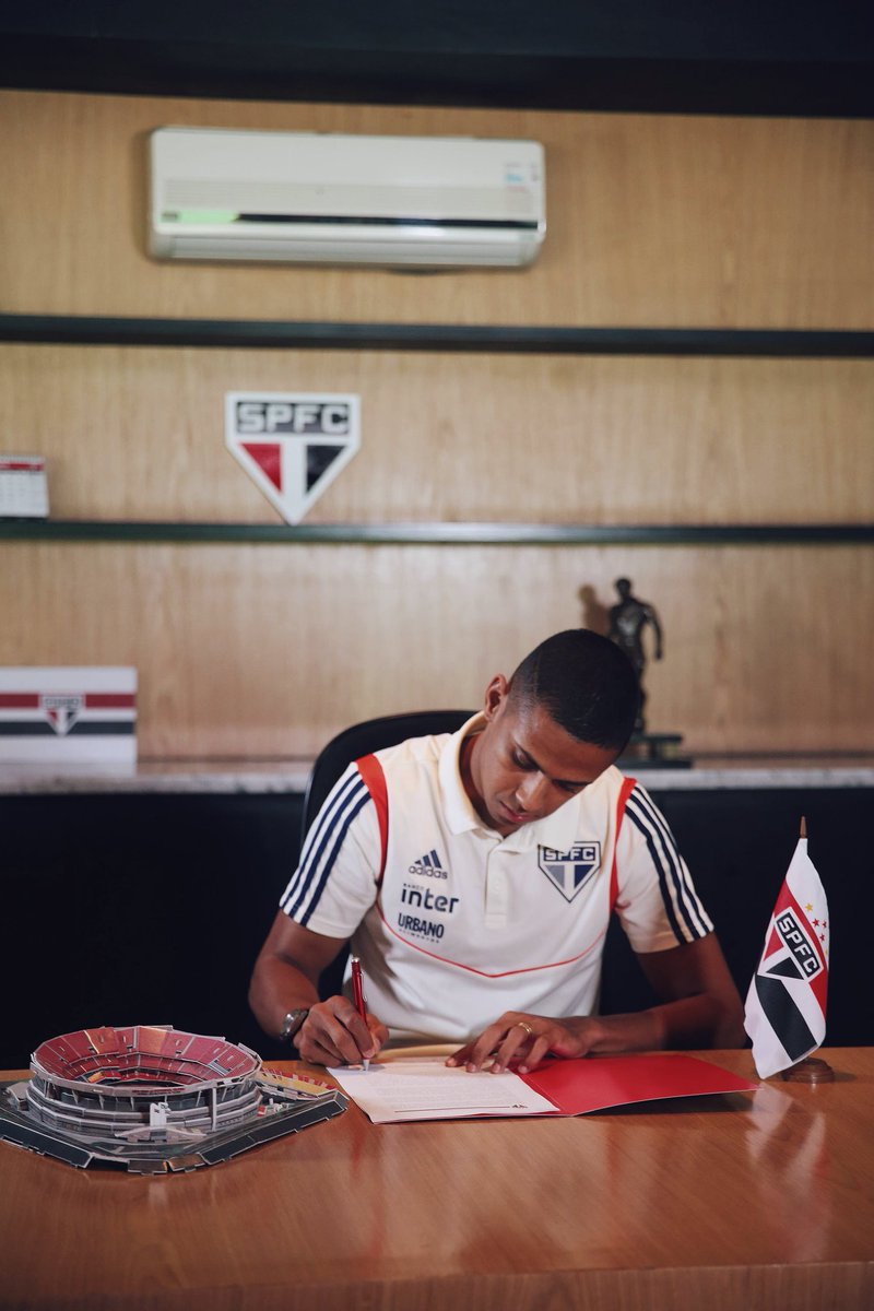 São Paulo oficializa renovação do contrato de zagueiro destaque do Paulistão até 2023