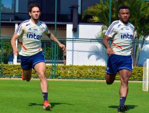 Melhora de Hernanes e volta de Luan acirram disputa no São Paulo