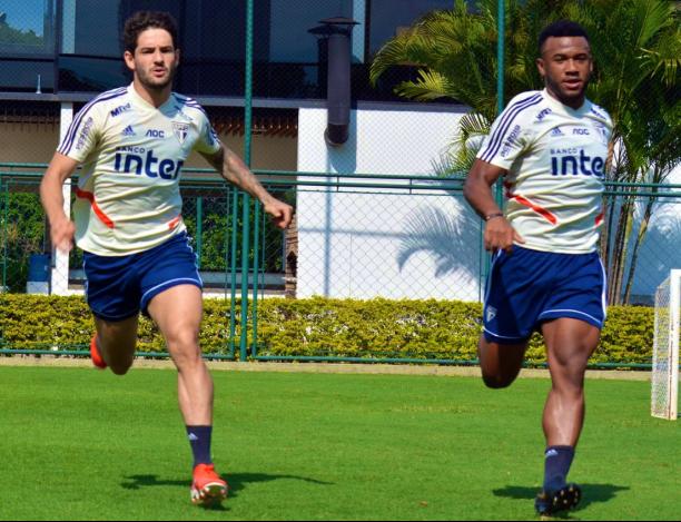 Melhora de Hernanes e volta de Luan acirram disputa no São Paulo