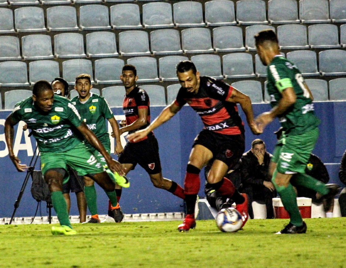 Série B sofre com a falta de bola na rede e sequer chega a dois gols por jogo