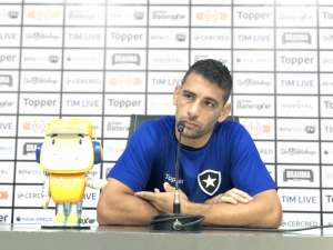 Diego Souza minimiza jejum de gols no Botafogo: 'Não estou preocupado com isso'