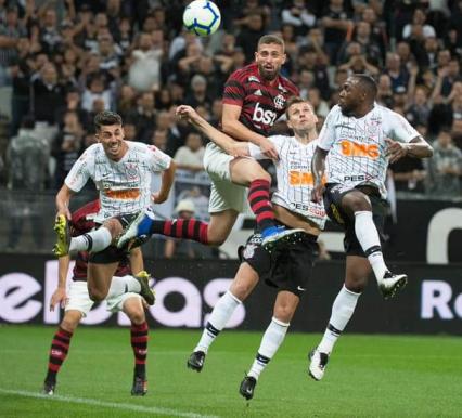 Carille diz que ‘ficou difícil, mas não impossível’ para o Corinthians