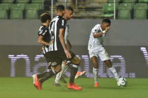 Santos aprova empate, mas volta a lamentar falta de camisa 9