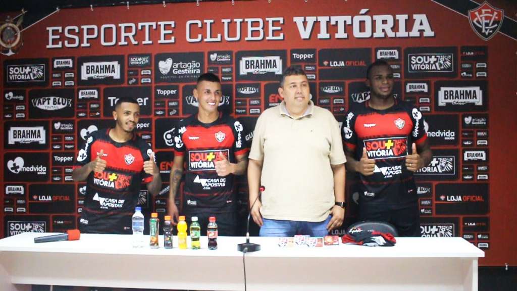 Vitória anuncia 'pacotão de reforços' com direito a ex-Ponte Preta