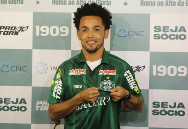 Ex-atacante do Cruzeiro destaca ‘volta pra casa’ e promete tirar Coritiba da Série B
