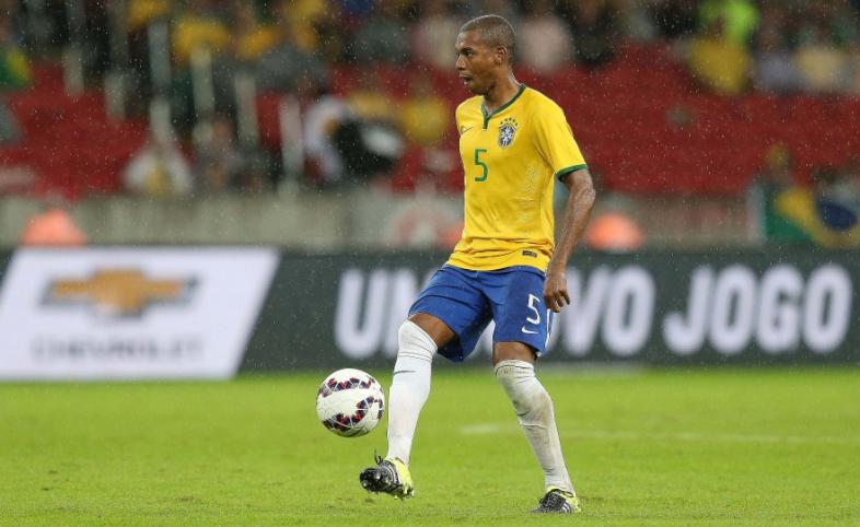 Fernandinho voltou a ser chamado por Tite