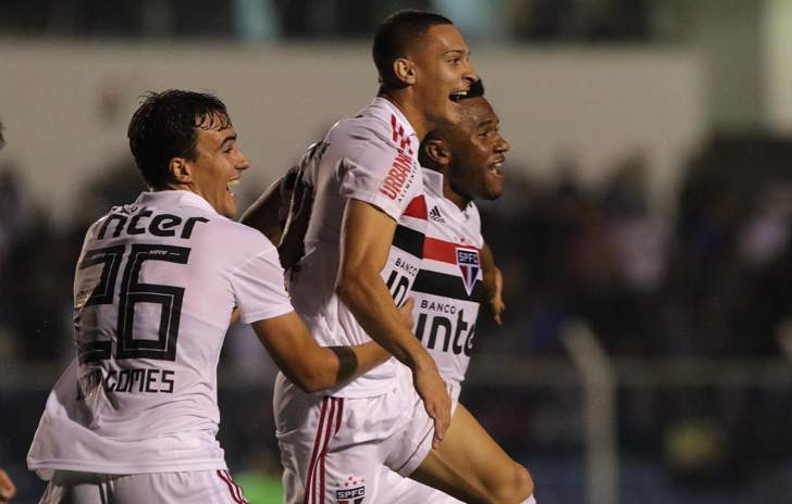 Antony pede para defender seleção olímpica e Cuca cobra CBF