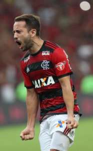 Flamengo quer primeira vitória fora para igualar líderes do Brasileirão