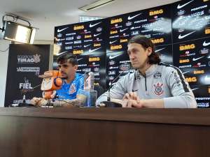 Carille mantém mistério e não dá pistas do Corinthians contra o Athletico-PR