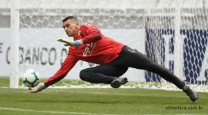 Athletico-PR encara Corinthians com time misto de olho na Recopa Sul-Americana