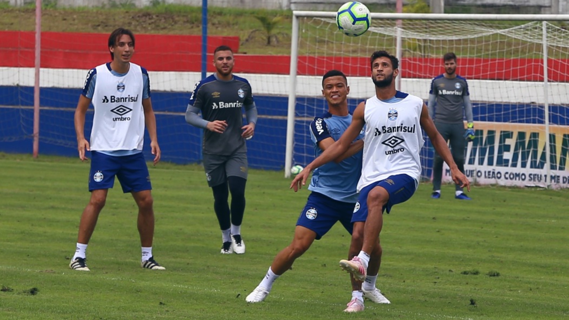Desfalcado, Grêmio enfrenta Ceará para encerrar jejum e deixar a zona da degola