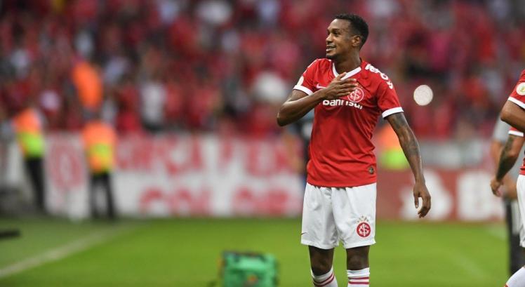 Edenílson dá méritos para comissão técnica por gol que sacramentou vitória do Inter