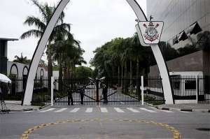 Corinthians acolhe e dá emprego a imigrantes africanos