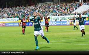 'Craque do Jogo', atacante do Goiás pede mais amor e manda recado para Sidão