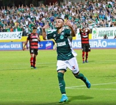 'Craque do Jogo', Michael, atacante do Goiás, pede mais amor e manda recado para Sidão