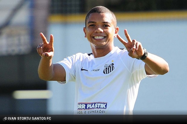 Em entrevista, diretor do Grêmio confirma acerto com zagueiro do Santos