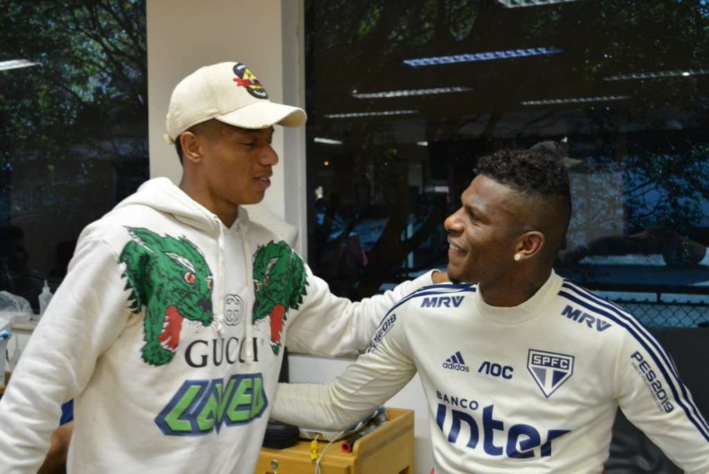 Antes da Copa América, David Neres visita CT do São Paulo e faz avaliação