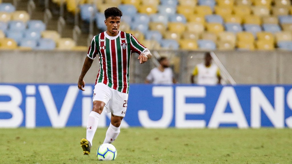 Volante encaminha renovação de contrato com o Fluminense até o fim do ano