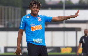 Matheus Jesus se destaca em treino e pode ser surpresa no Corinthians