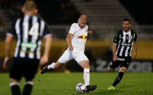 Bragantino 2 x 0 Figueirense - Com gols no fim, Braga vence e assume liderança