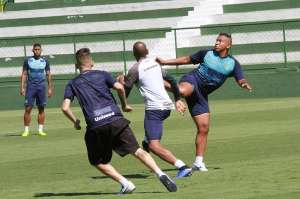 Goiás monta equipe especial para ajudar o atacante Walter a emagrecer