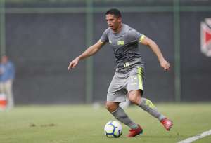 Lateral do Vasco culpa excesso de partidas por queda de rendimento
