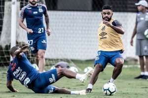 Lateral do Santos reconhece erro no clássico, mas acredita ter moral com Sampaoli