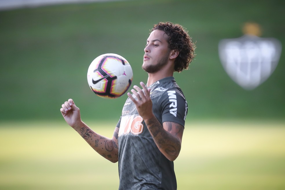 Machucado, lateral Guga vai desfalcar Atlético-MG contra Grêmio