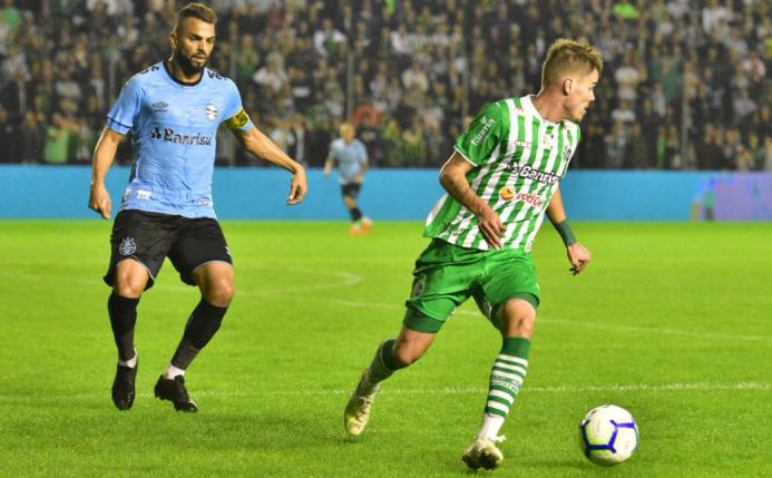 Após empate do Grêmio, Maicon desabafa: “Ninguém desaprendeu a jogar”