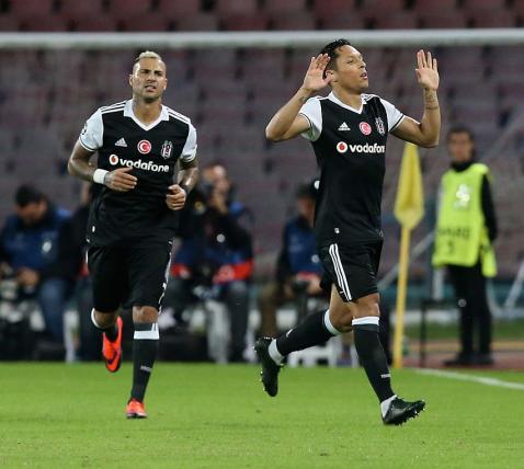 No mercado, São Paulo tenta contratar ex-lateral direito do Barcelona