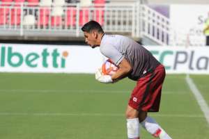 Série D: Goleiro do Joinville-SC revela atraso no pagamento dos salários