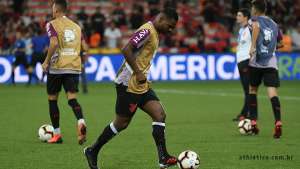 Nikão responde a ofensas racistas após vitória: 'Negro com muito orgulho'