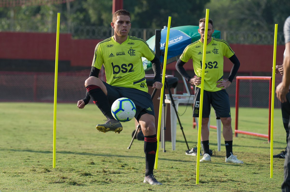 Cuéllar e Renê treinam e podem reforçar Flamengo no domingo