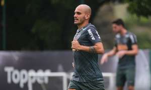 Recuperado de lesão, lateral cobra arrancada do Atlético-MG