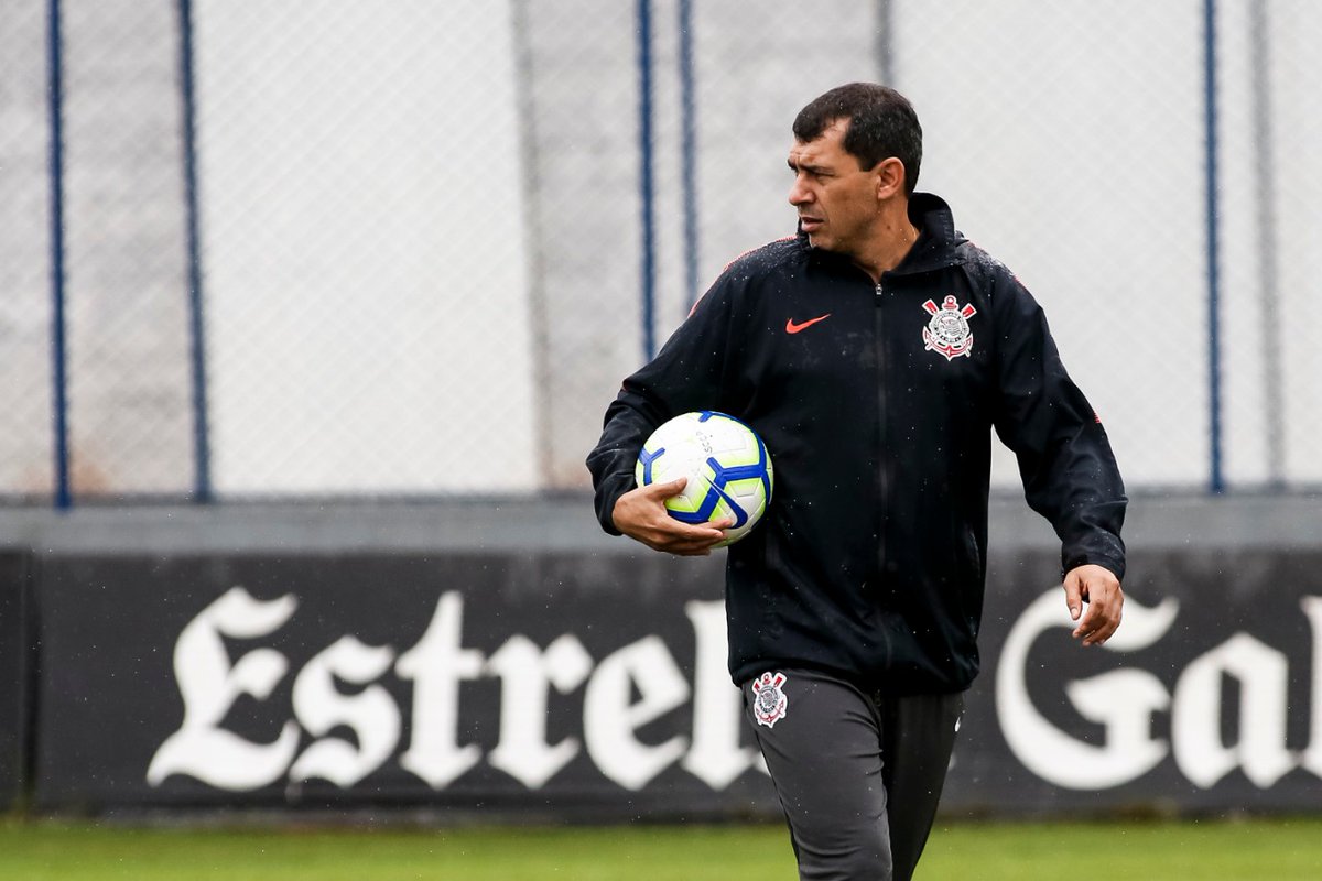 Resultado foi bom, mas não deixa Corinthians confortável para volta, diz Carille