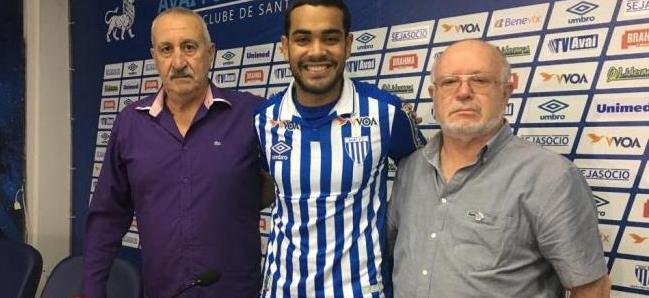 Ex-Inter, Brenner é apresentado e assume responsabilidade por gols no Avaí