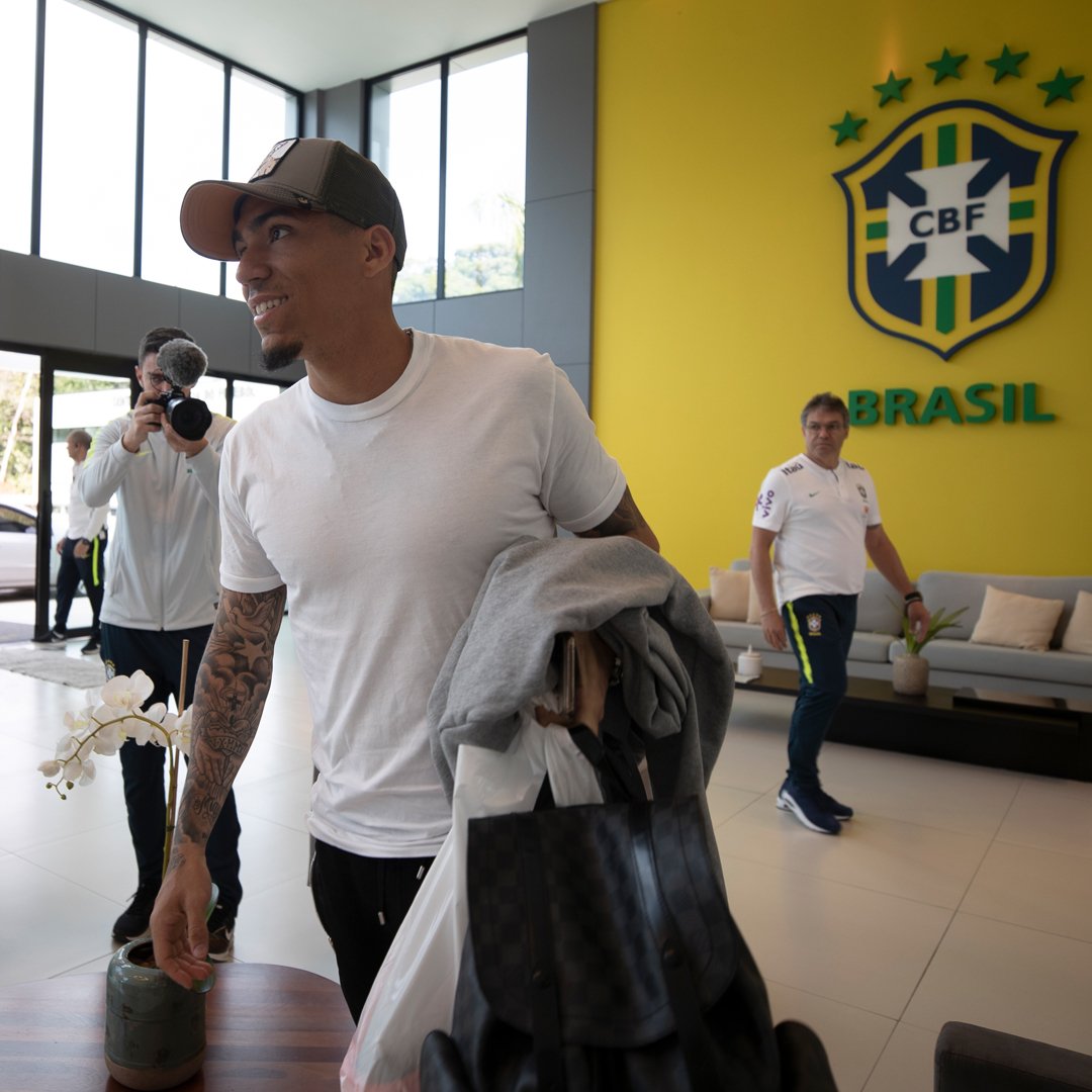 Neymar volta ao Brasil e se apresenta no sábado; Allan já está em Teresópolis