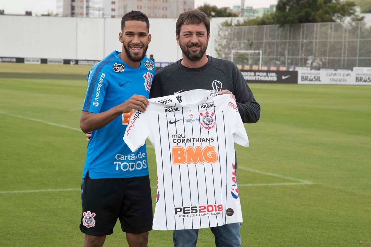Everaldo pede estreia pelo Corinthians no clássico como presente de aniversário