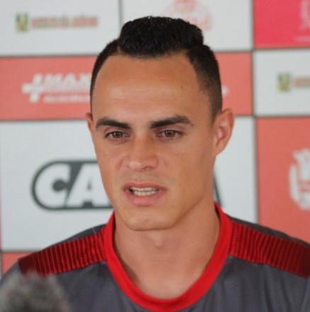 Victor Rangel, ex-Ponte Preta, rescinde com o CRB e acerta com o Botafogo