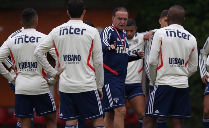 Treinador do São Paulo mira liderança do Brasileirão sobre o Corinthians