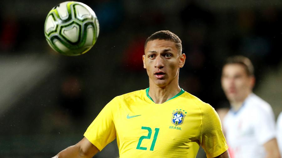 Motivado, Richarlison ‘cava’ espaço para tentar ser titular da seleção