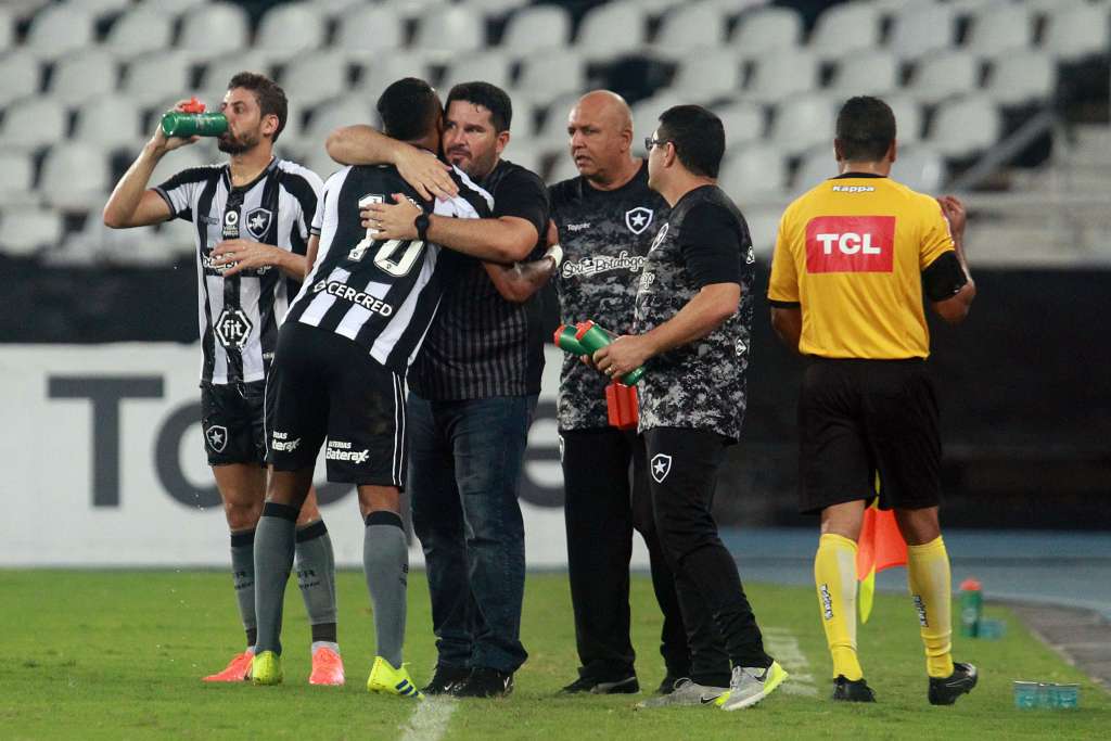 Botafogo tenta derrubar invencibilidade do Palmeiras e encostar nos líderes 2 0002050390647 img