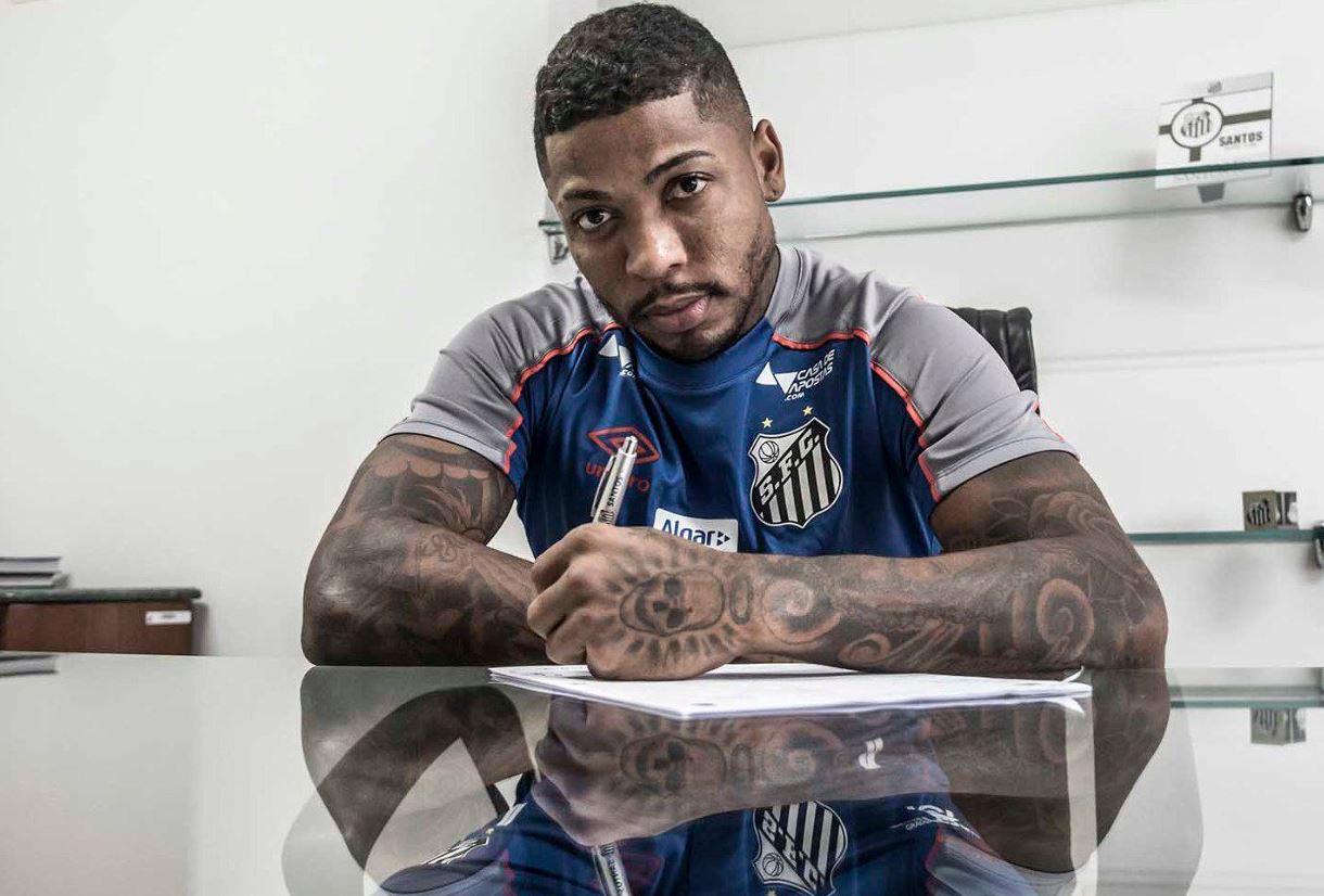 Santos confirma chegada de atacante e ida de zagueiro para o Grêmio