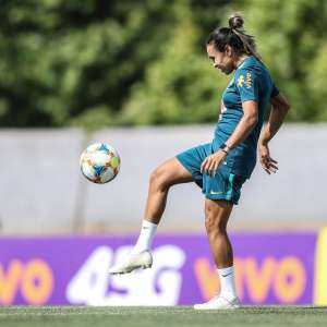 Marta tem lesão na coxa esquerda e preocupa a 15 dias da estreia no Mundial