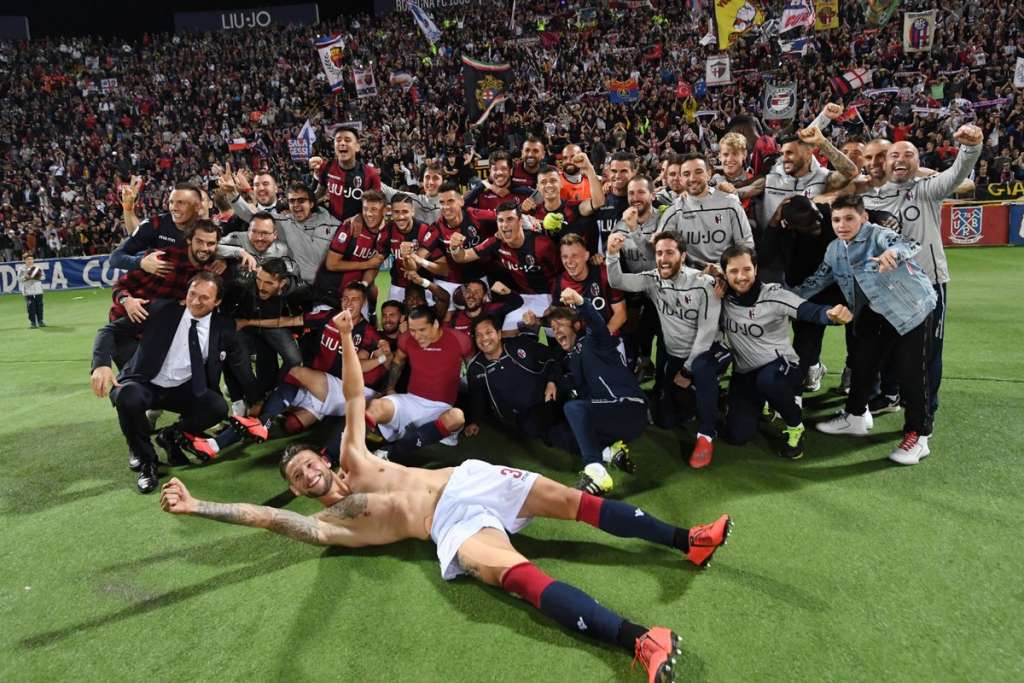 Napoli toma gol no final e encerra temporada com derrota para Bologna