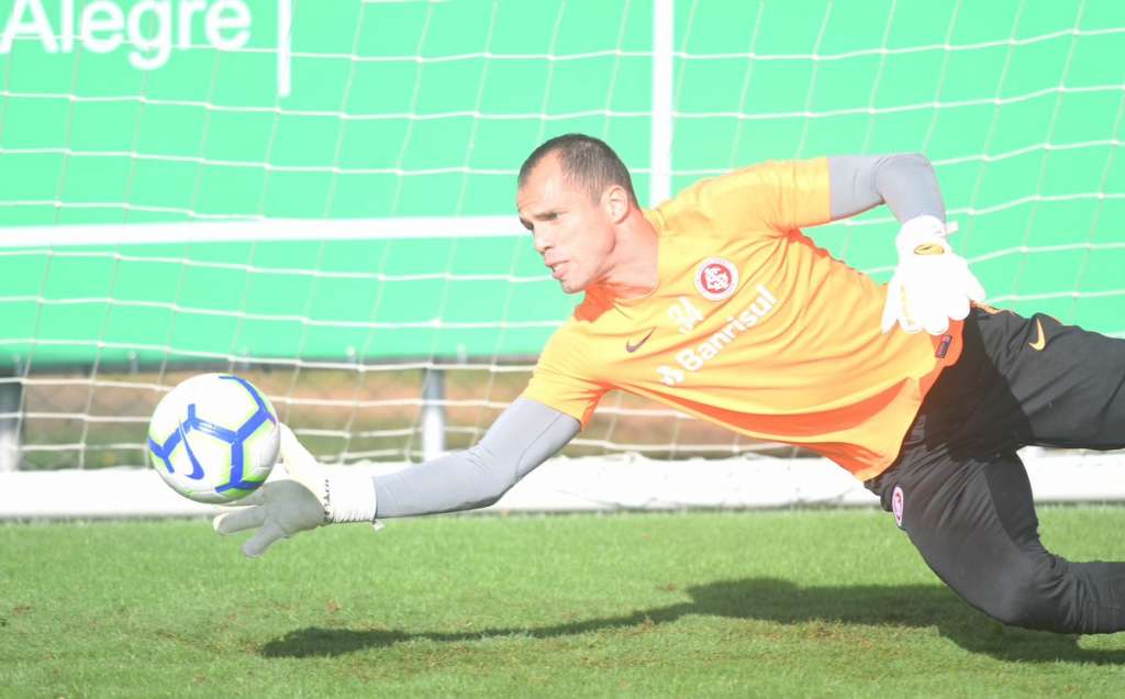 Inter enfrenta o Santos em busca da 1ª vitória como visitante