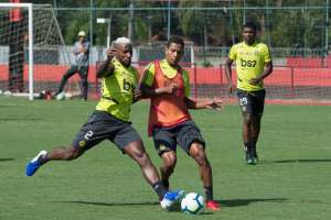 Flamengo tenta vencer Athletico-PR para dar resposta a críticas e protestos