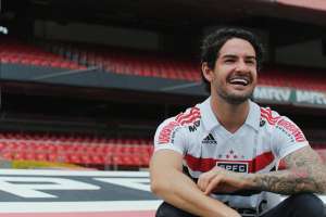 São Paulo e Corinthians fazem clássico em reencontro de Pato com a Fiel