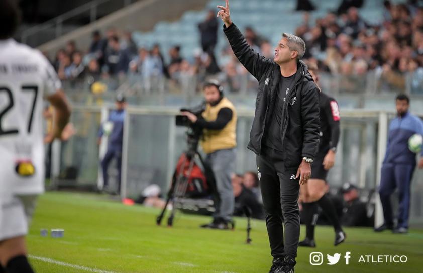 Rodrigo Santana lamentou a derrota para o Grêmio