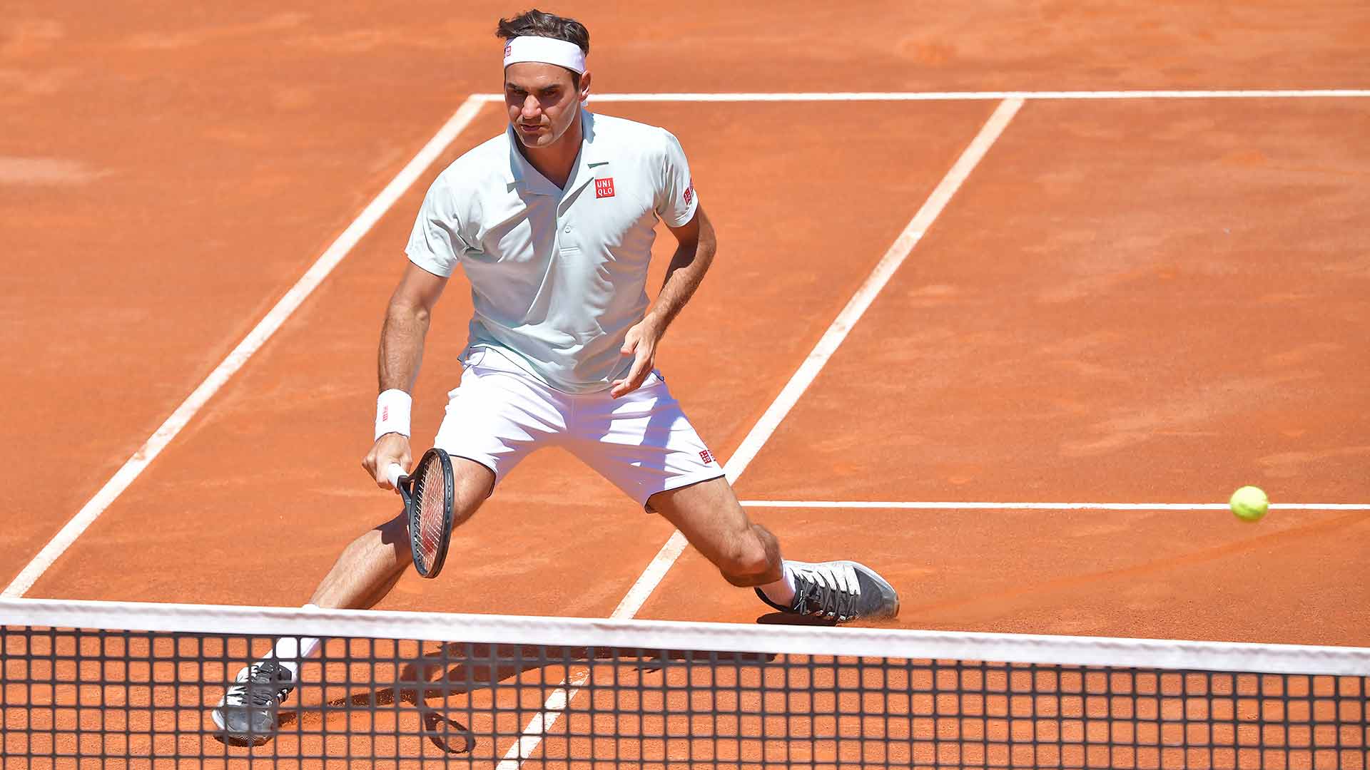 Tênis: De volta a Roland Garros, Federer estreia com vitória tranquila sobre italiano